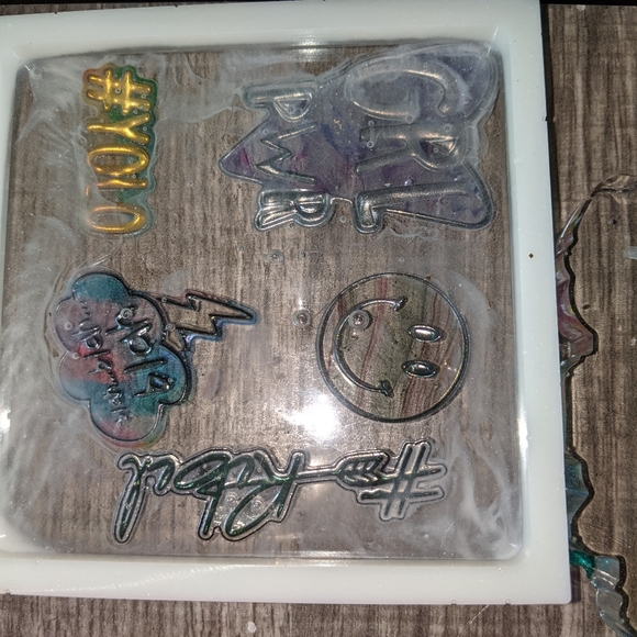 Handmade resin crafts - Picture 14 of 16